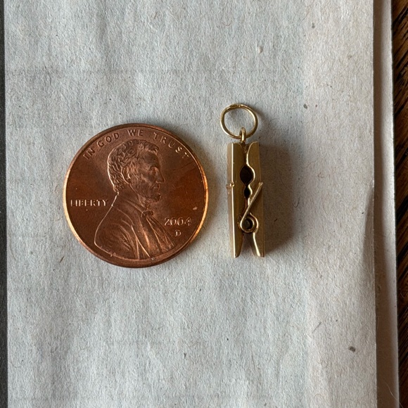 14kt Gold Clothespin Charm Pendant - Picture 4 of 5